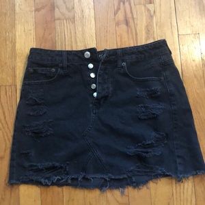 black ripped american eagle skirt